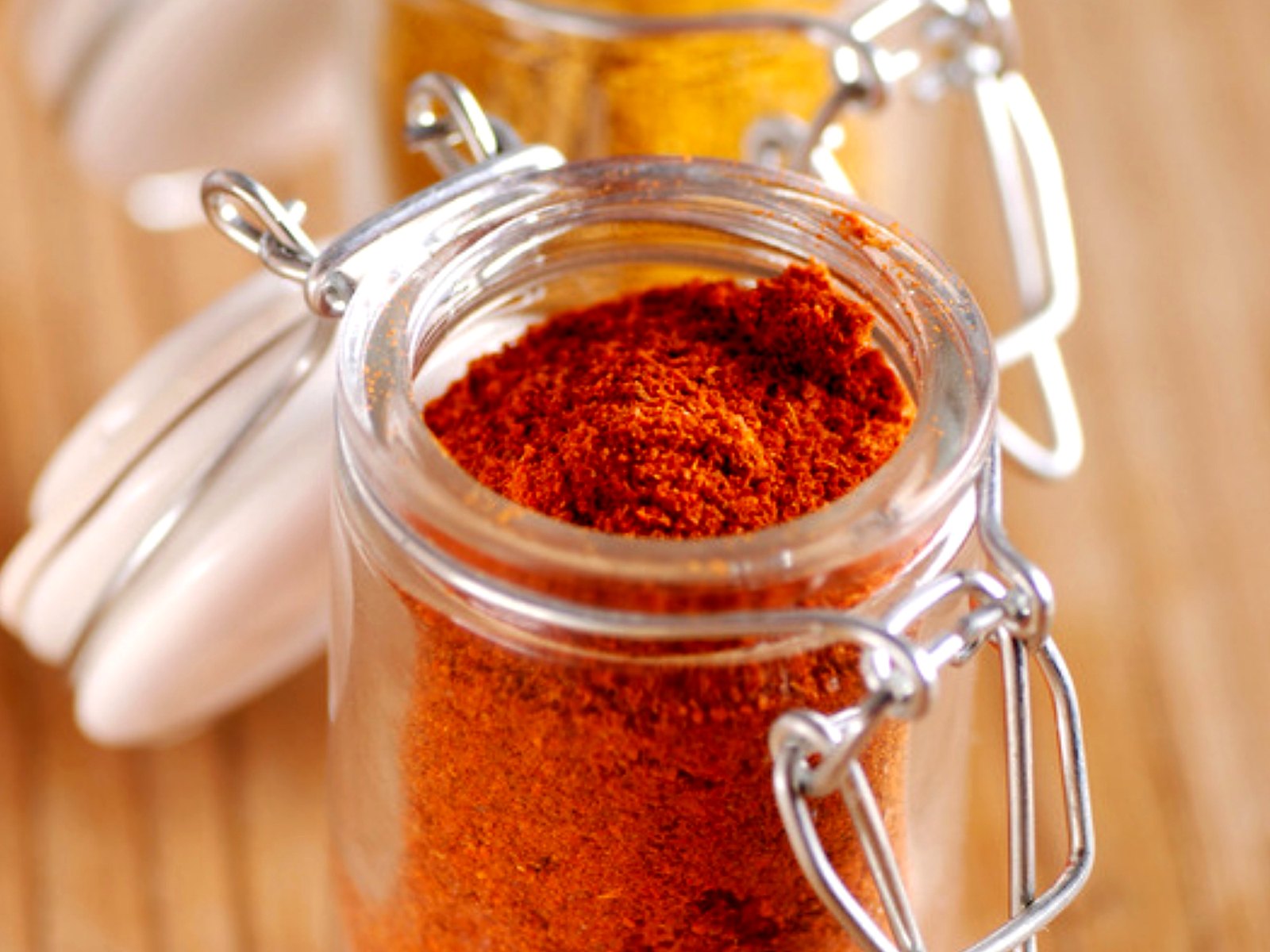 Ground cayenne pepper in a glass jar (stock photo)