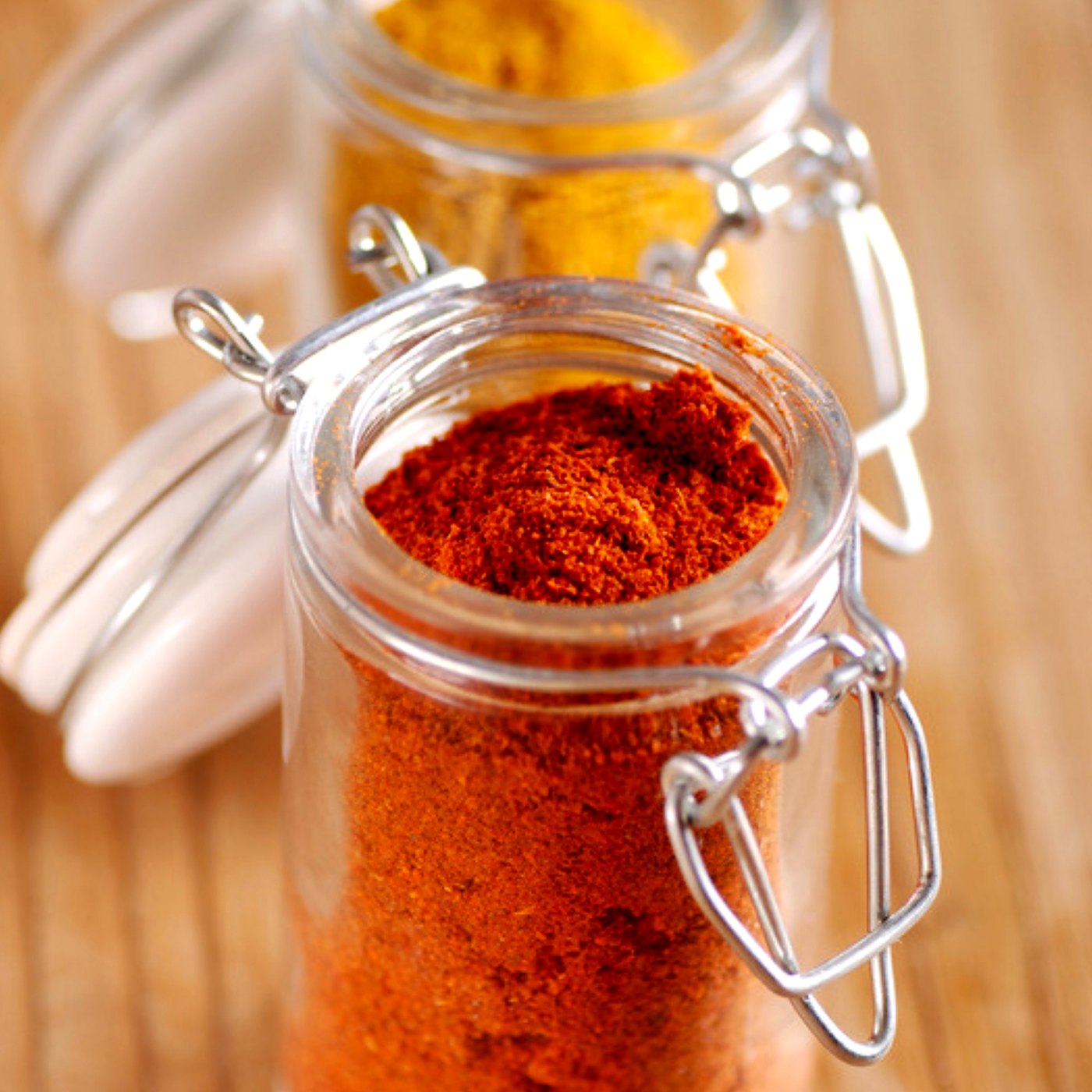 Ground cayenne pepper in a glass jar (stock photo)